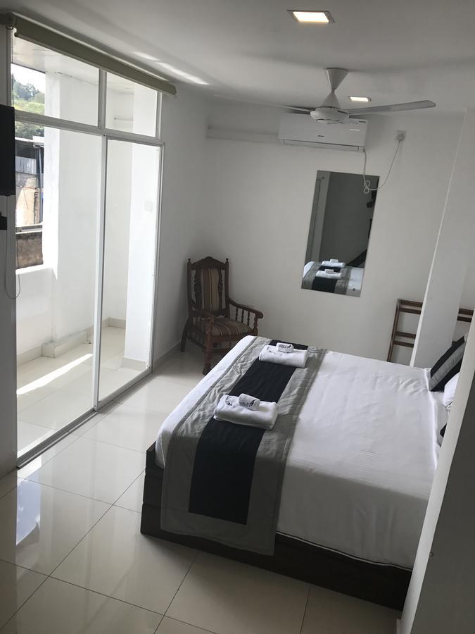 Impala City Hotel And Hostel Kandy 50 Exteriör bild